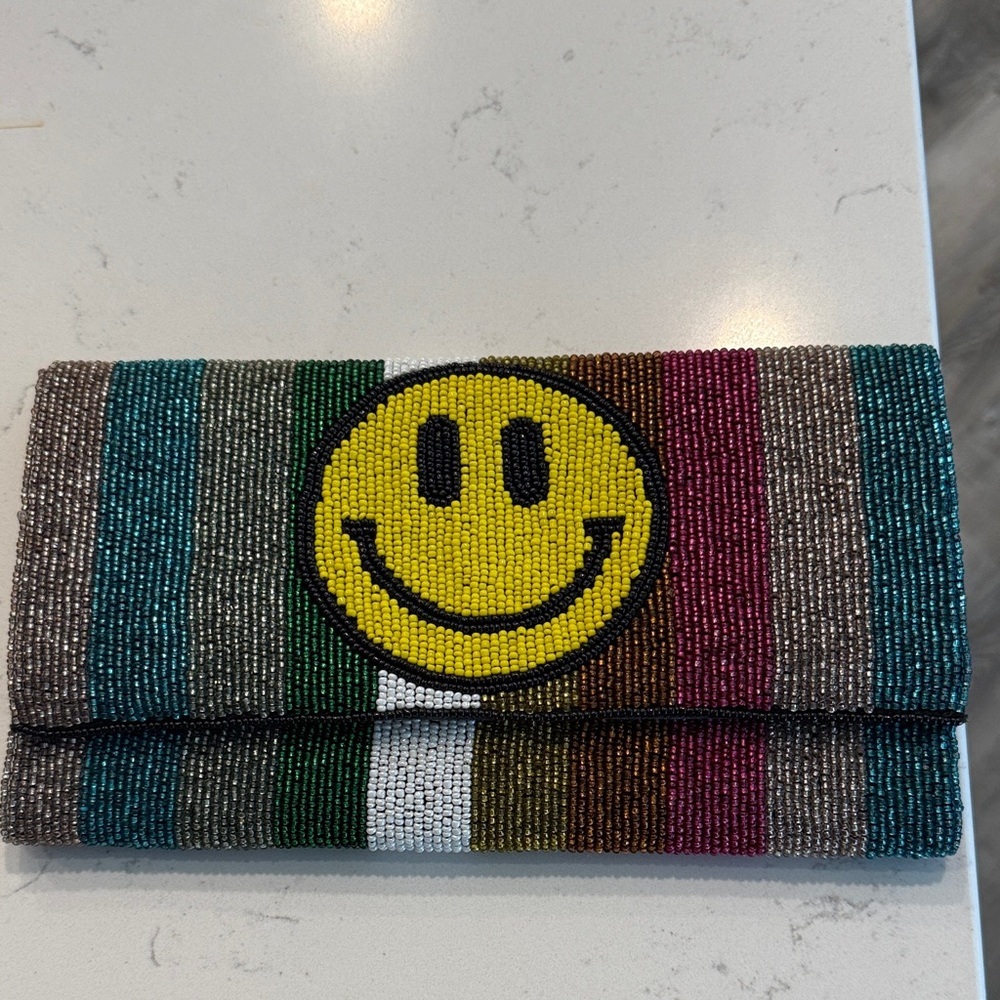 Happy Days Colorful seed beads Clutch with Smiley Face no chain